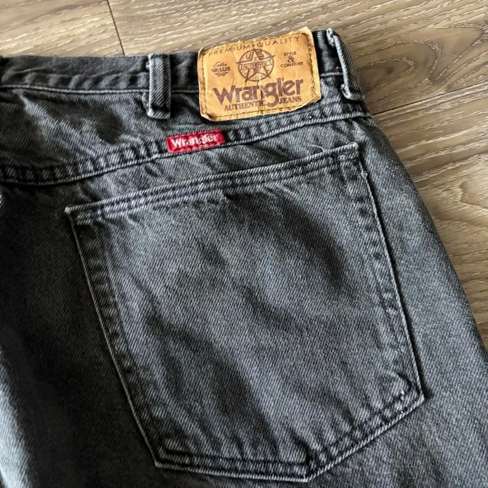 Vintage 90s Black Made In USA Essential Denim Jeans! 34x32